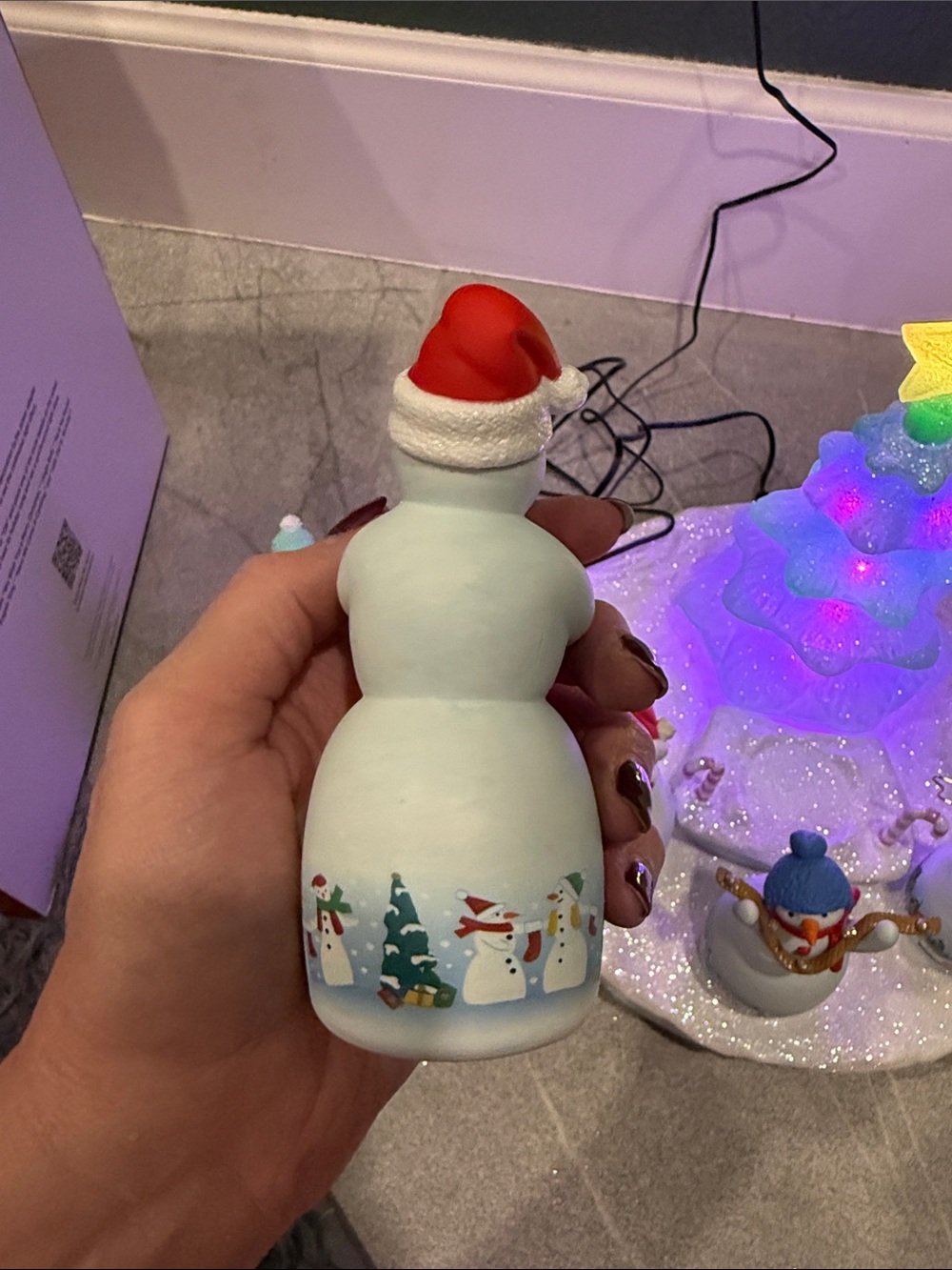 Hallmark Keepsake Snowman Choir Music Box - Red, Green, White - Picture 9 of 16